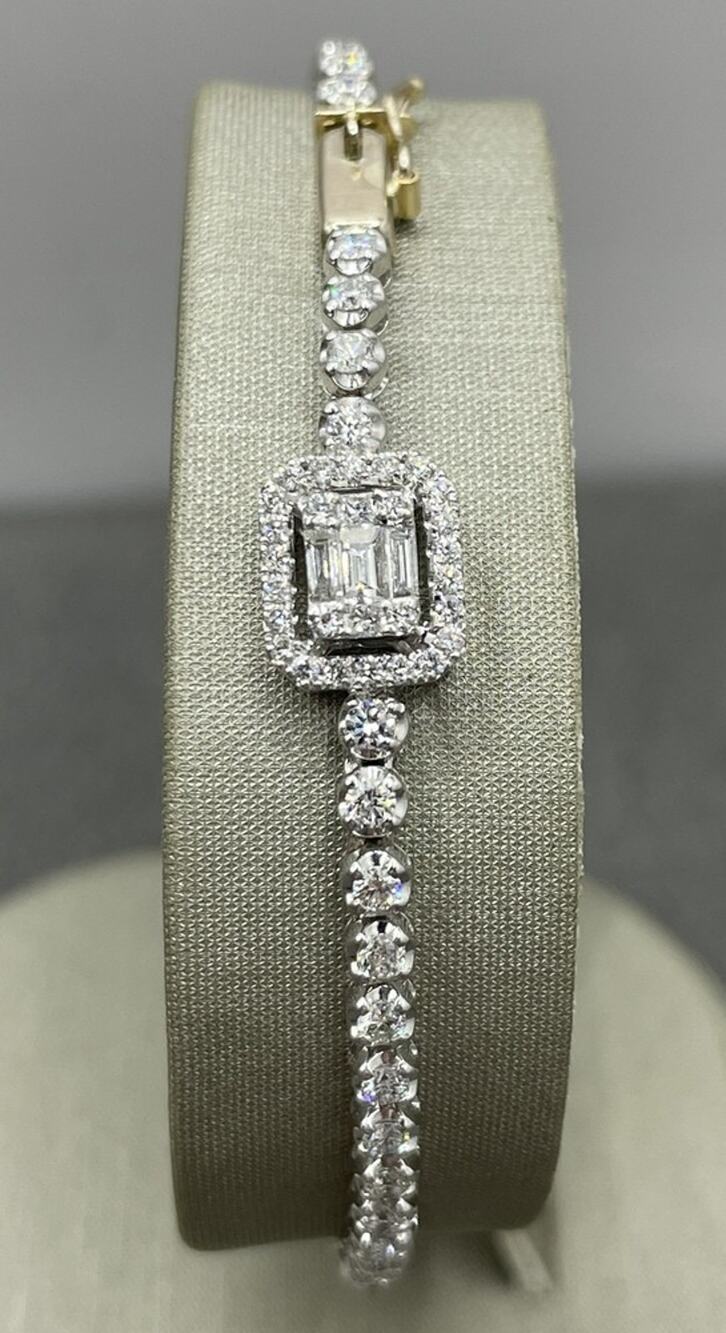 18K White Gold Square Accent/Round Baguette Diamond Bracelet (26611)